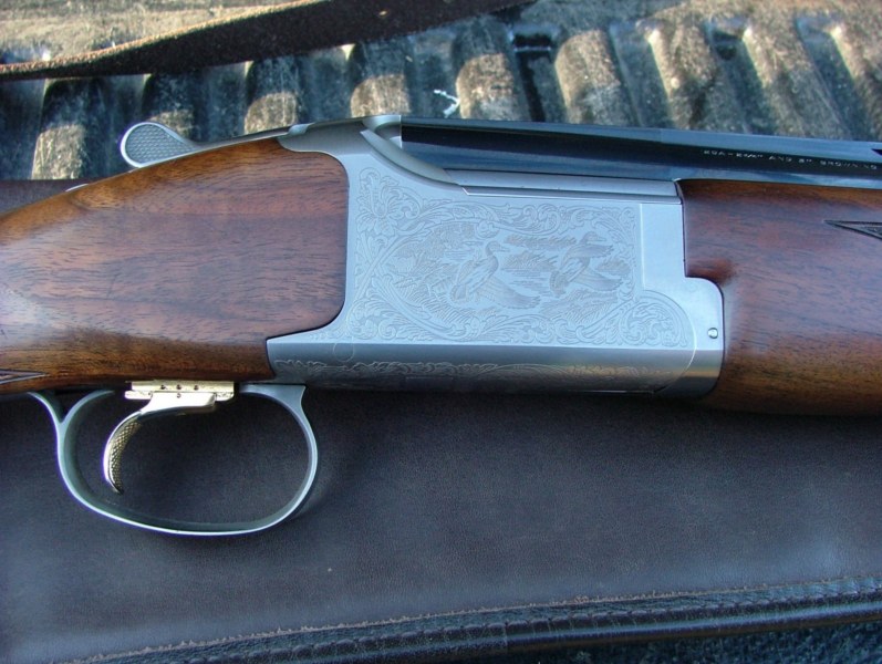 Browning 525 over and under 12 gauge shotgun m/c , 30 inch barrels , approx...