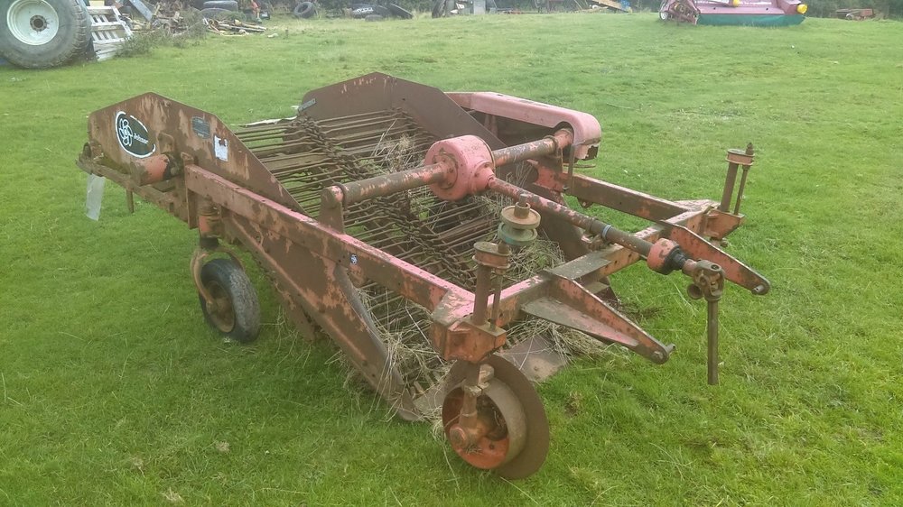 Ransomes-Faun-Two-Row-Potato-Lifter-Hoover-Spares.jpg.7a16ed50155fbe2e436407ff3044c296.jpg