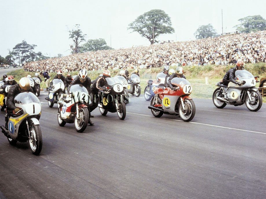 28-mallory-park-post-tt-1968-mike-hailwood-honda-phil-read-yamaha-rod-gould-norton-giacomo-agostini-mv-john-cooper-seeley-19-pat-mahoney-7-percy-tait-50-percy-may-30-b.jpg