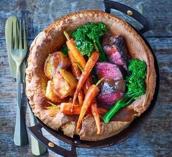 giant_yorkshire_roast_dinner-1d2d3b8-1.jpg.4627ef970ae52e2933c3049d39e35608.jpg